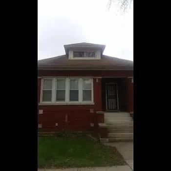 7921 S Paxton Ave photo 1