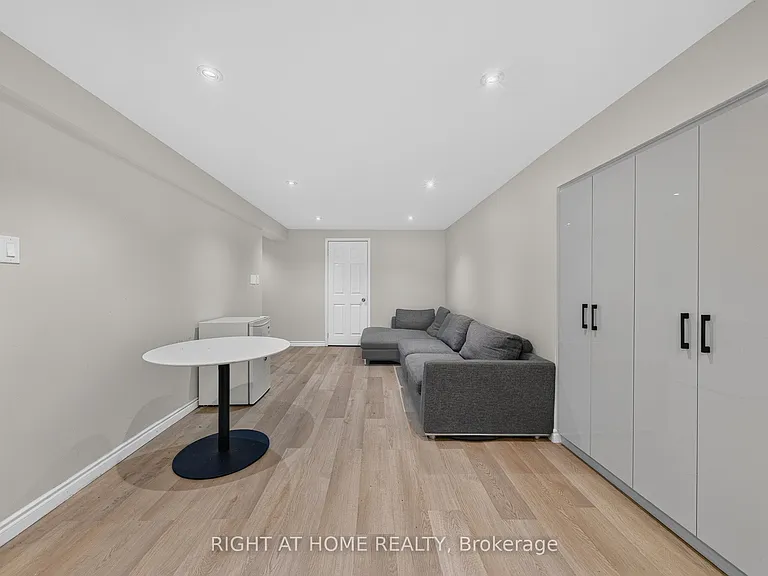 2085 Golden Briar Trl #2083 — Photo 5