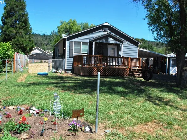 321 E 1st Ave, Sutherlin, OR 97479