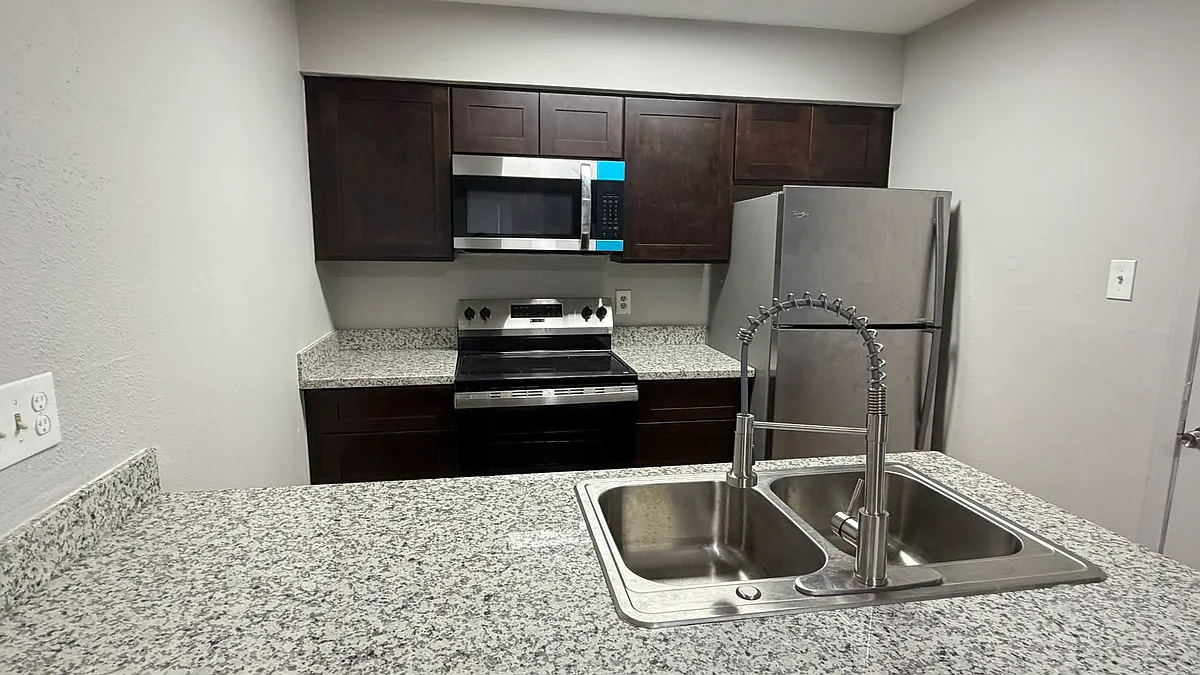 Building Photo - 10001 Westpark Dr #74