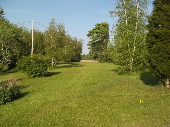 4350 Cedar Dr, Walnutport, PA 18088