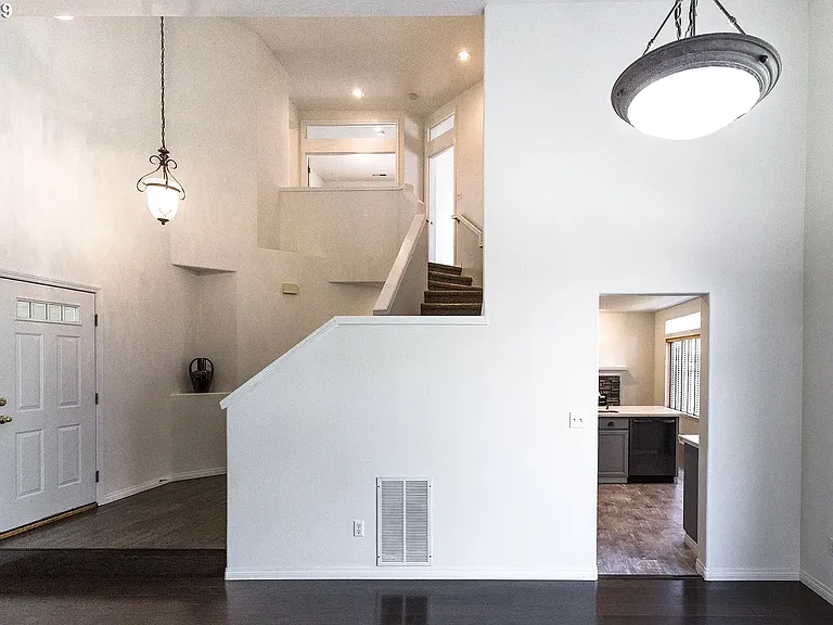 1435 NE Setting Sun Dr — Photo 6