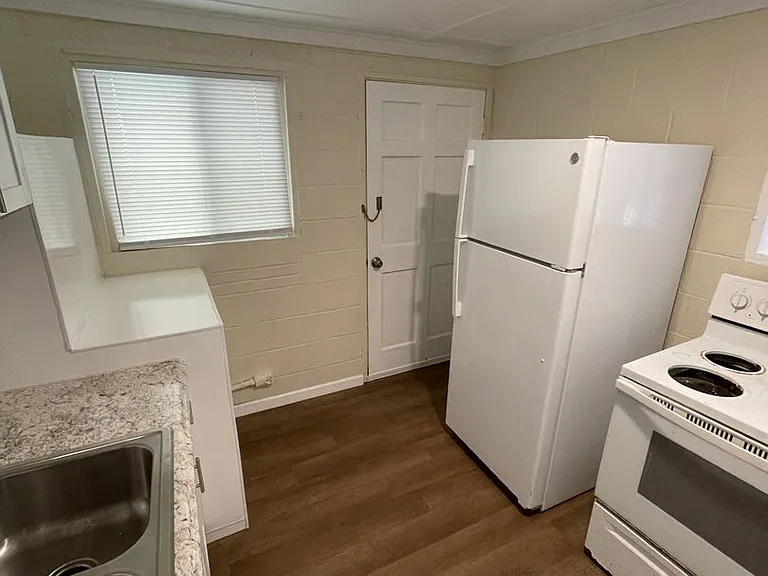 1104 Spaulding St — Photo 6