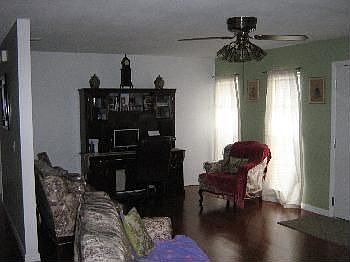 3rd image of 801 Sprucewood Ln