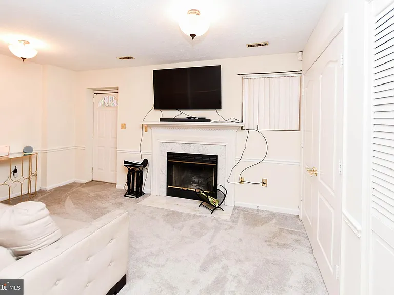 1401 Deep Gorge Ct — Photo 4