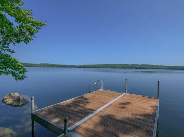 225 Meadow Road, Raymond, ME 04071