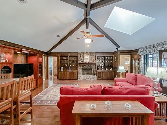 3rd image of 908 Bert Dr