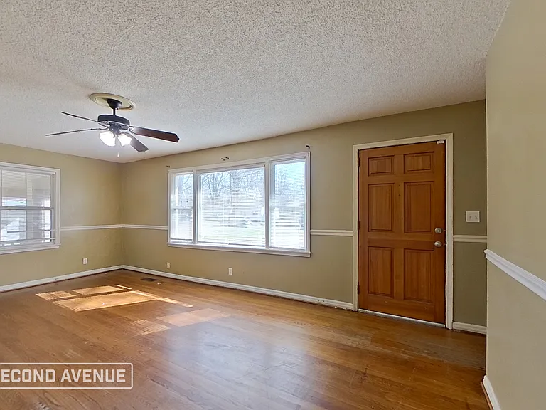 2328 3rd St NE — Photo 2