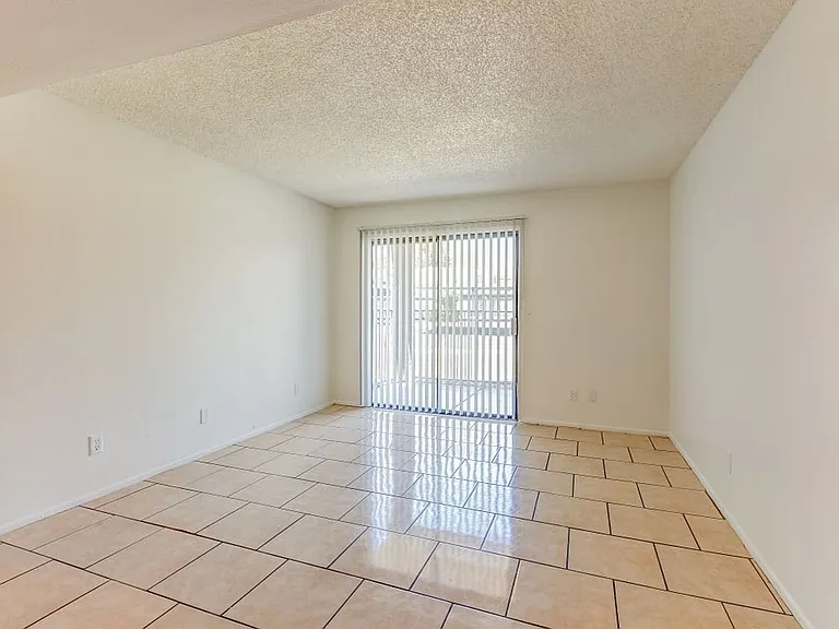 The Falls Apts — Photo 8