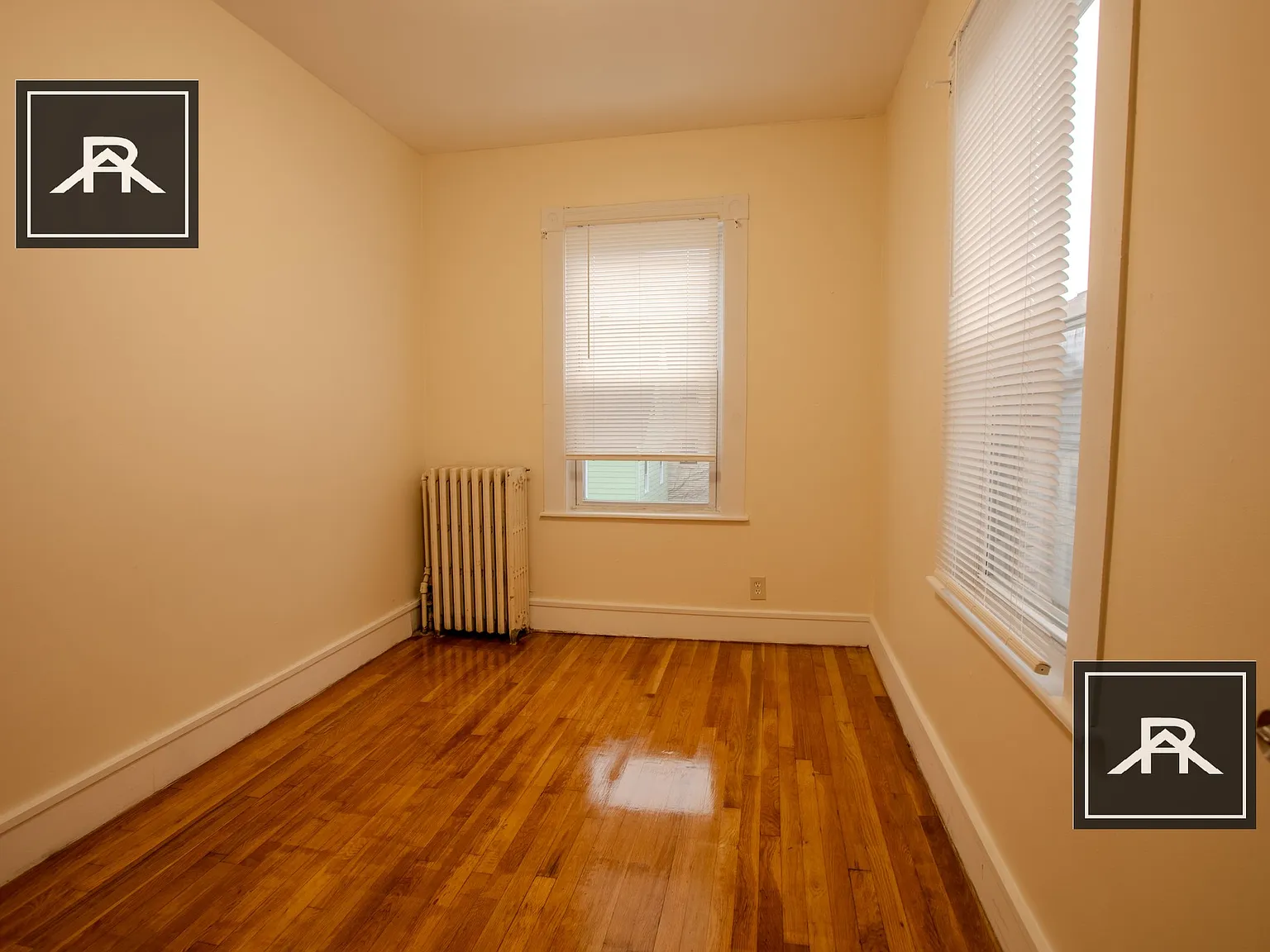 4 bed, 1.0 bath, 1400 sqft, $3,450 — Photo 3