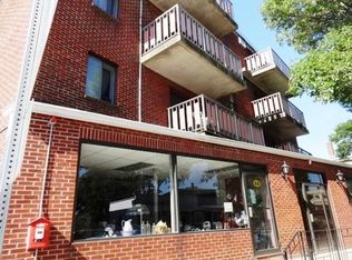 26 W Wyoming Ave APT 2A, Melrose, MA 02176
