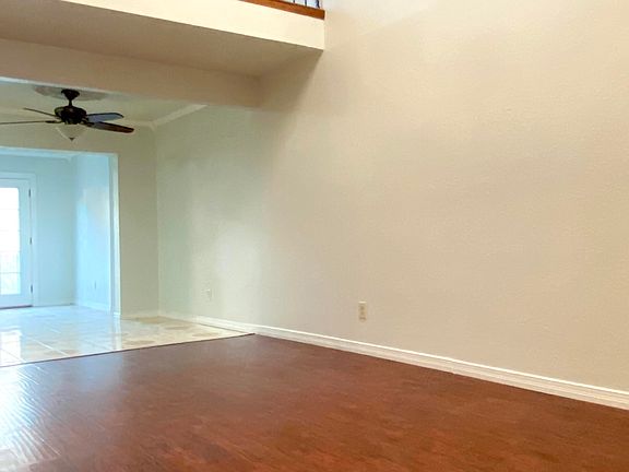 3rd image of 10922 Highwood Way