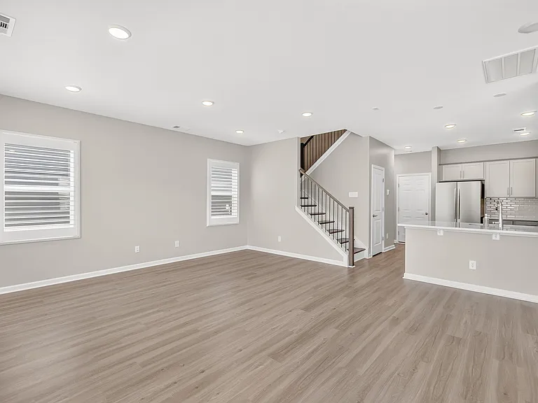 182 Oasis Dr — Photo 5
