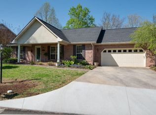4885 Masters Dr, Maryville, TN 37801