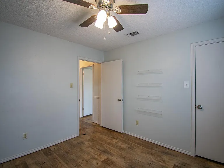 5706 87th Pl — Photo 9