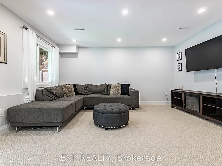 63 Wood Grove Cres — Photo 33