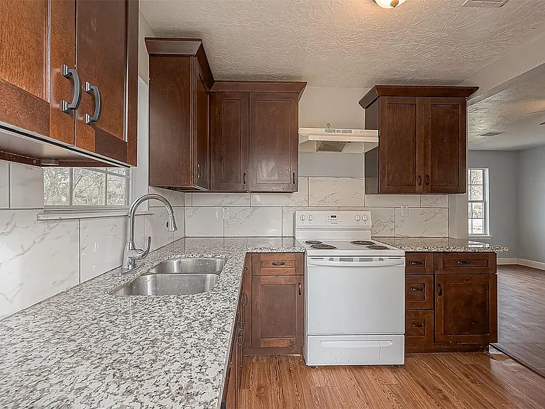 4006 Sunflower St — Photo 5