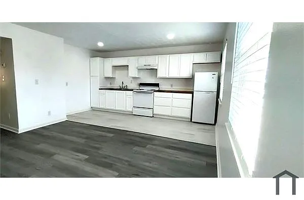 Building Photo - 6514 Hackel Dr
