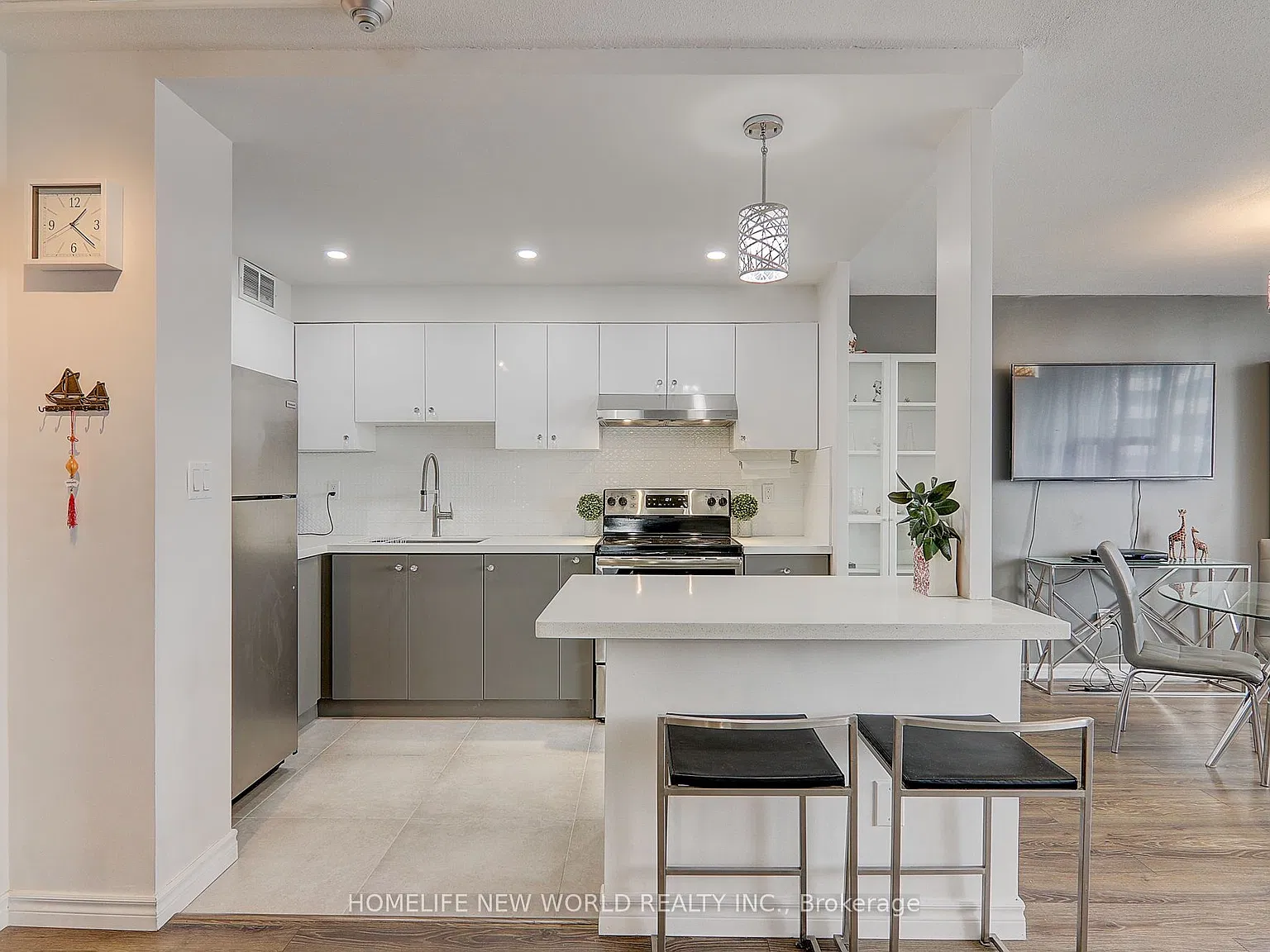 10 Parkway Forest Dr — Photo 4