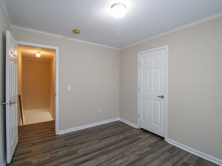 124 Meadows Ln — Photo 17