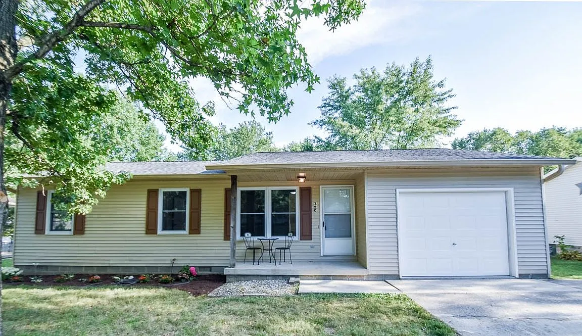 320 W Iroquois Dr photo 1