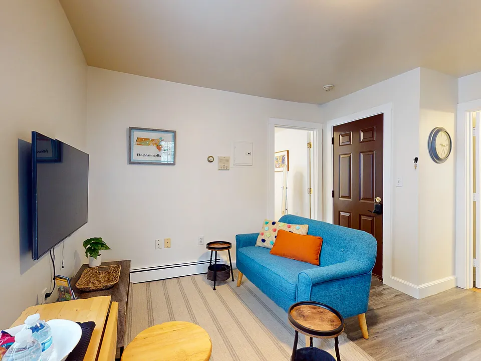 22 Hews St #2