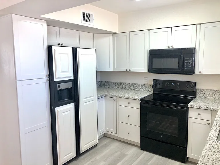 2715 Lillie Ave — Photo 10