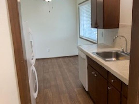 4th image of 315 5th Ave S APT 202