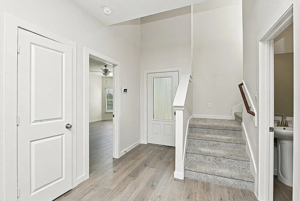 4 bed, 2.5 bath, 2131 sqft, $2,350 — Photo 4