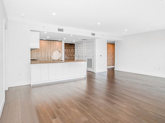 5th image of 718 Long Bridge St APT 600