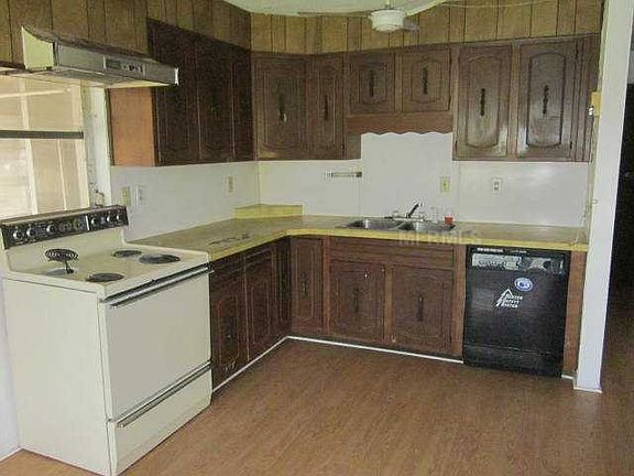 4th image of 10305 40th Ave E