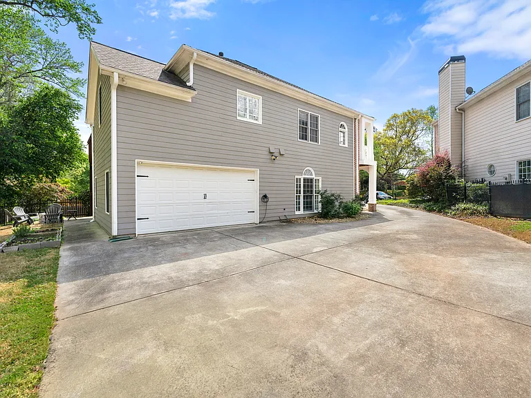 3410 Burdett Ct — Photo 26