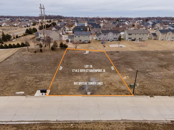 1714 E 59th Ct, Davenport, IA 52807