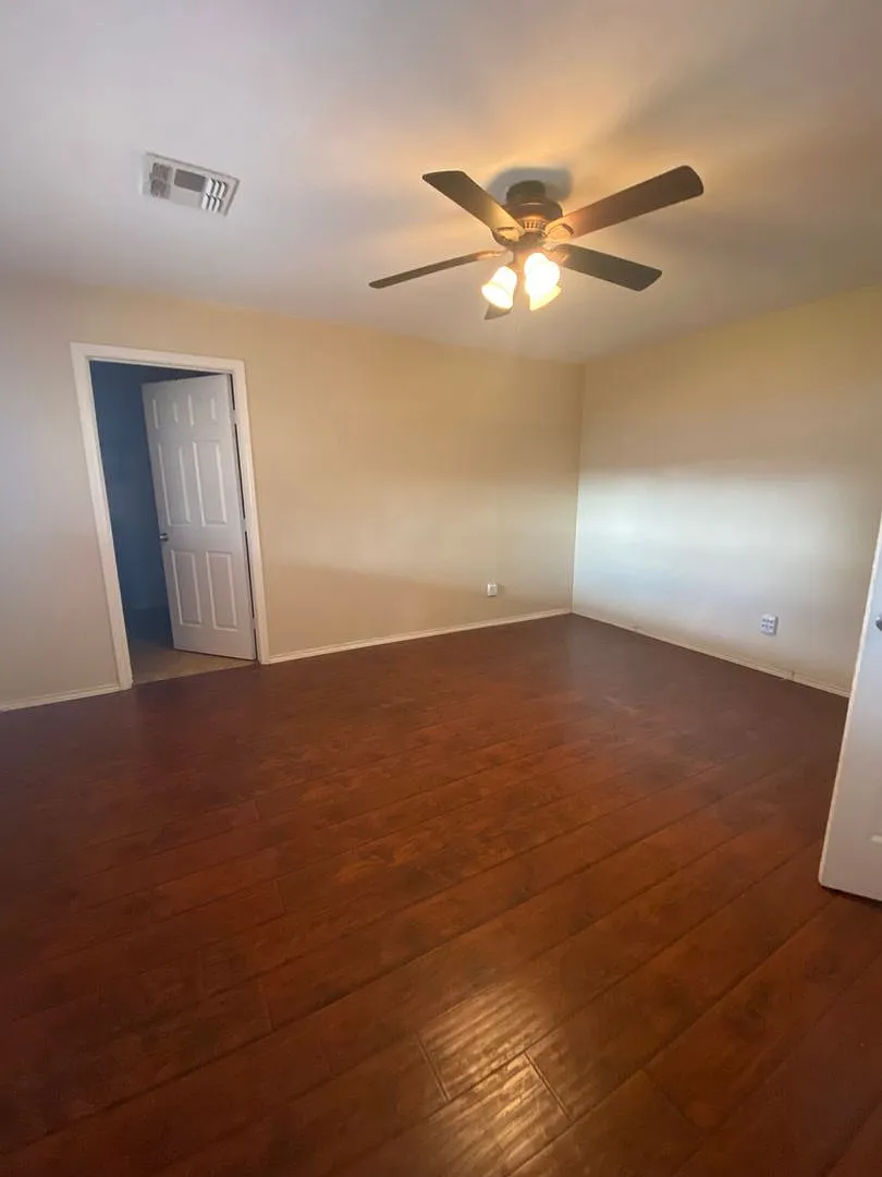 Rental — Photo 4