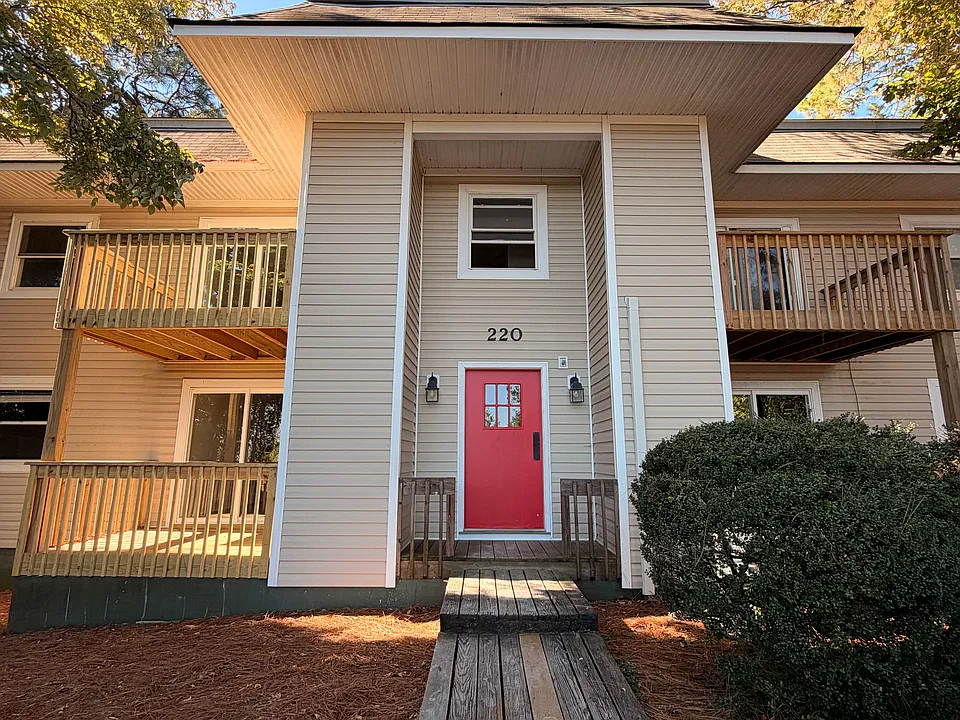 220 Shaw Ave #2