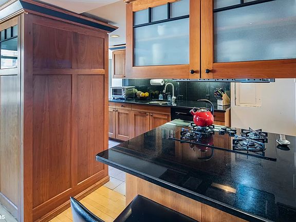 4th image of 11 E 86th St #17A