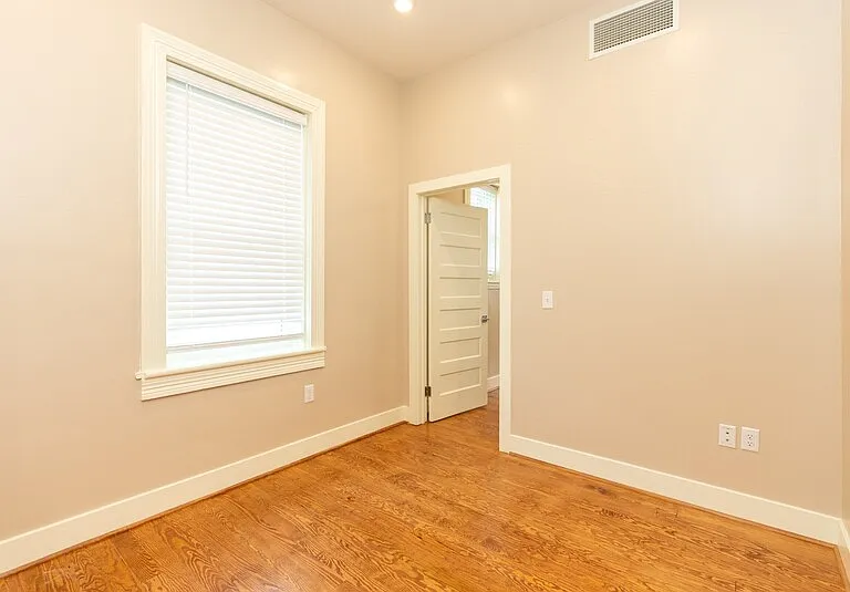 157-301 N Main St — Photo 11