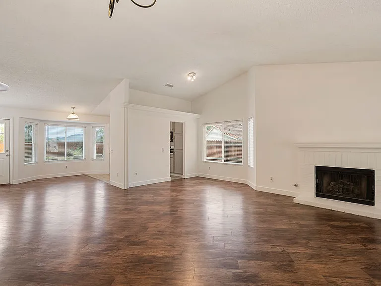 22943 Navut Ave — Photo 4