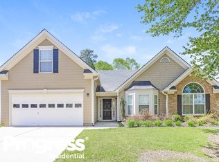 402 Black Fox Dr, Locust Grove, GA 30248