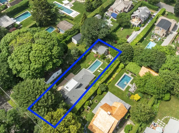 163 Halsey St, Southampton, NY 11968