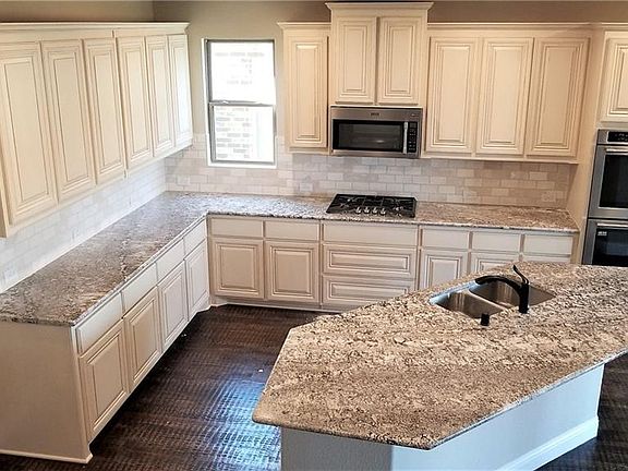 2nd image of 4207 Pecan Ln