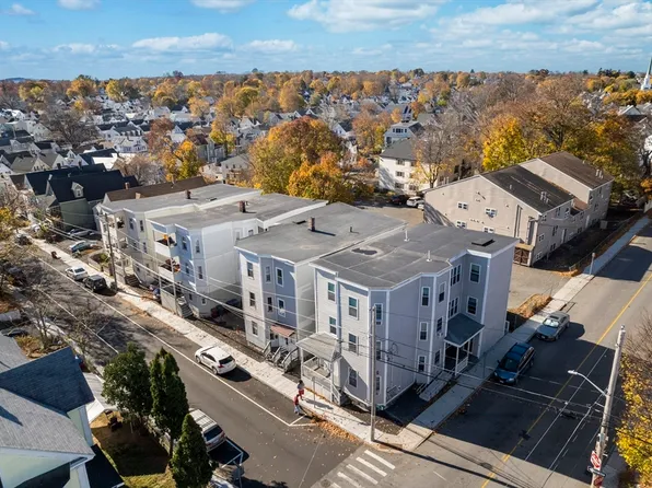 185 Smith St, Lowell, MA 01851