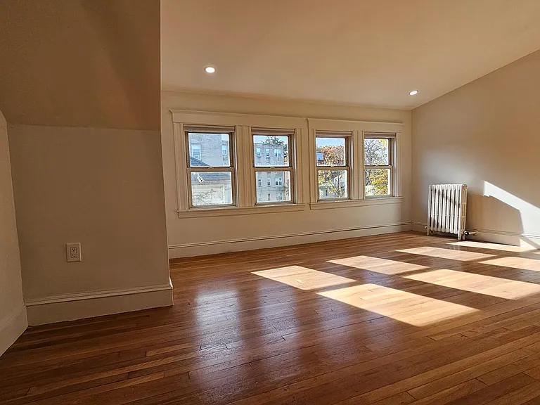 18 Gerald Rd #4 — Photo 5
