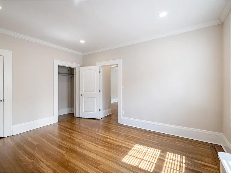 Worthington House Apartments — Photo 13