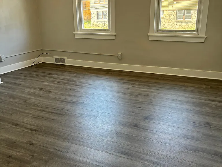 2823 Clermont Ave — Photo 32
