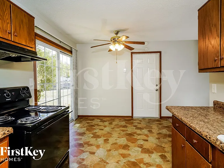 8631 Pleasant Creek Ct — Photo 5