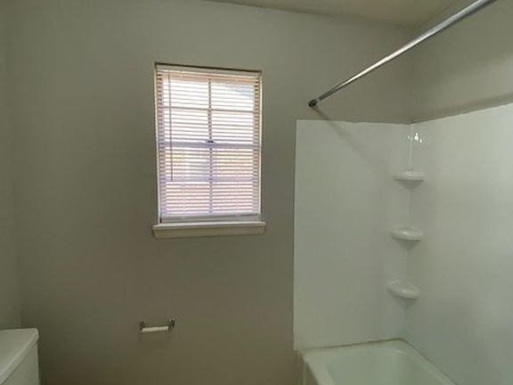 3rd image of 8211 Woodview Dr E APT B