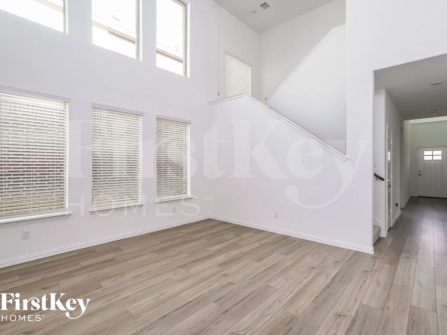 3 bed, 3.0 bath, 2091 sqft, $2,415 — Photo 2