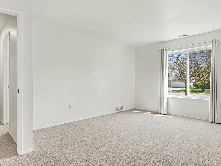 44413 Savery Dr — Photo 7