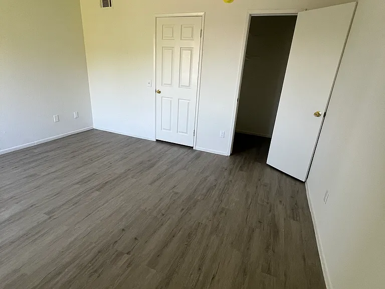 Lennox Lanai Apartments — Photo 18